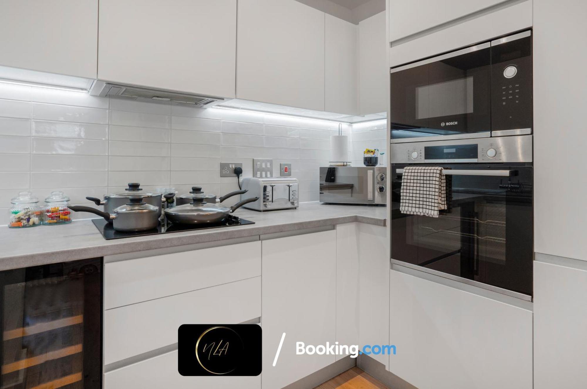 City Centre Apartment With Free Parking, 2 Bathrooms, Netflix And Wifi - Suitable For Contractors And Families - By Noor Luxury Accommodations Birmingham Exterior foto