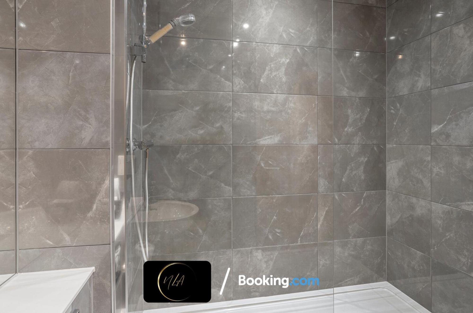 City Centre Apartment With Free Parking, 2 Bathrooms, Netflix And Wifi - Suitable For Contractors And Families - By Noor Luxury Accommodations Birmingham Exterior foto