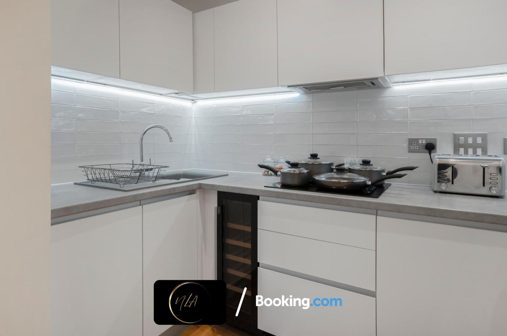 City Centre Apartment With Free Parking, 2 Bathrooms, Netflix And Wifi - Suitable For Contractors And Families - By Noor Luxury Accommodations Birmingham Exterior foto